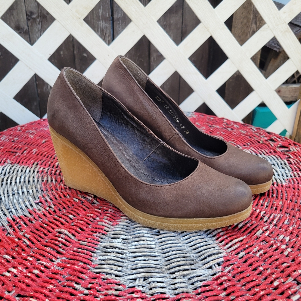 Wojas Wedge Heel Round Toe Pumps Classic Neutral Minimalist Brown 8